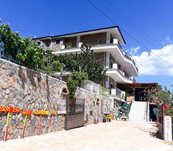 Hotel Villa Stone Dream Bar Restaurant Udenisht Dış mekan fotoğraf